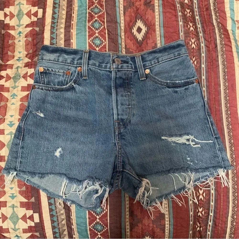 Levi’s Wedgie Shorts size 25